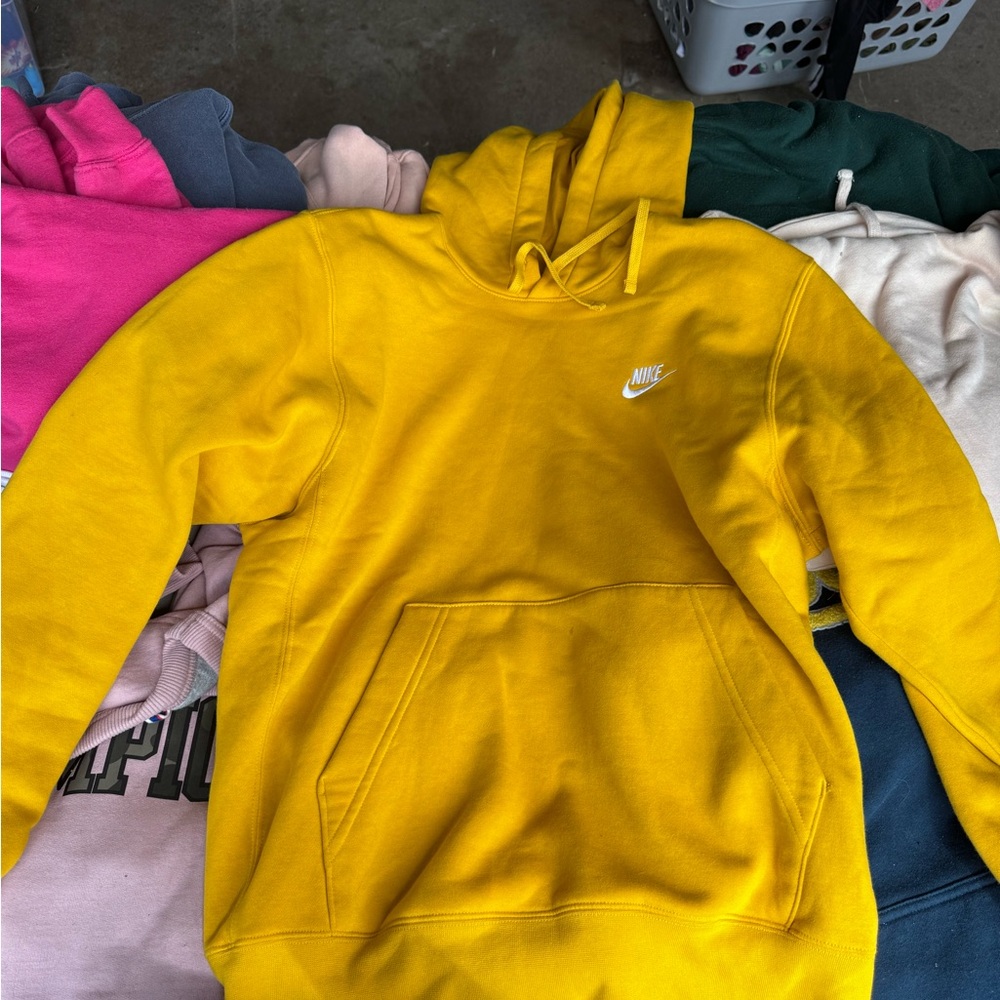 Lightly worn Nike sweatshirt